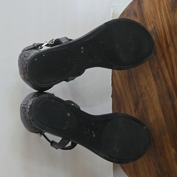 Guess Womens Thong T strap Sandals Gray/ Black Rhinestone bling tongs chic sz.10 - Picture 9 of 15